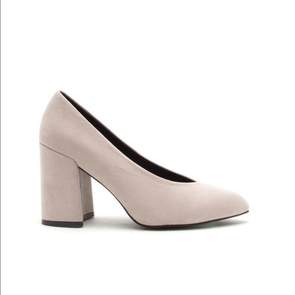 🌷 Women’s Pointy Toe V Cut Chunky Heel Qupid - Picture 3 of 5